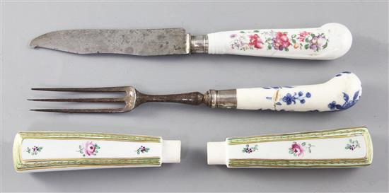 A Chinese export porcelain handled knife and a fork, late 18th century, 10.2cm, fork repaired